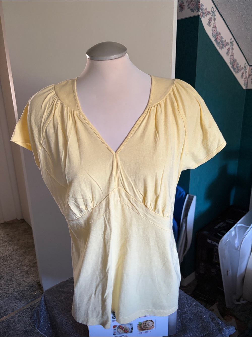a.n.a Pale Yellow V-Neck Short Sleeve Top